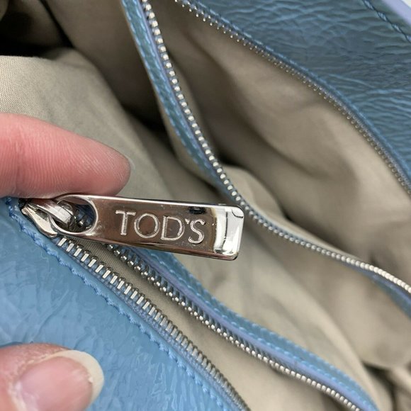 Tod's Vertical Restyled D-Bag Patent Leather Purse - Picture 10 of 16